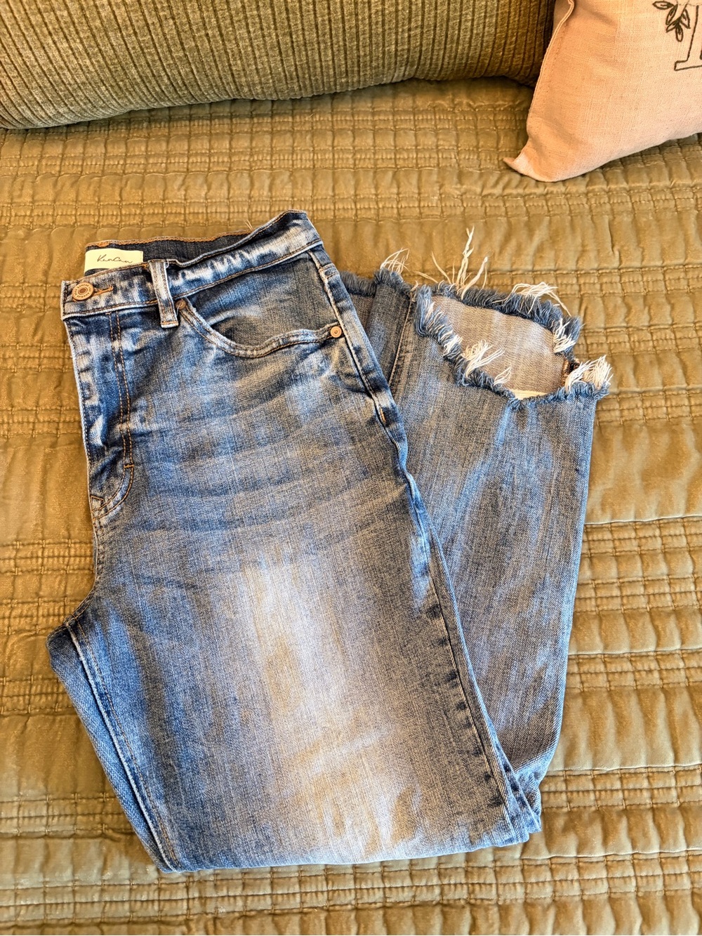 👖KanCan distressed mid-rise jeans sz 28